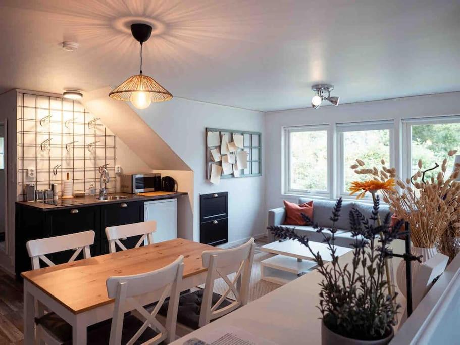 A Lovely Bright Apartment With It'S Own Entrance คุงส์บักกา ภายนอก รูปภาพ