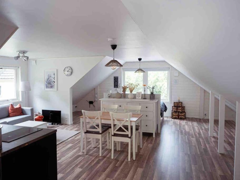 A Lovely Bright Apartment With It'S Own Entrance คุงส์บักกา ภายนอก รูปภาพ