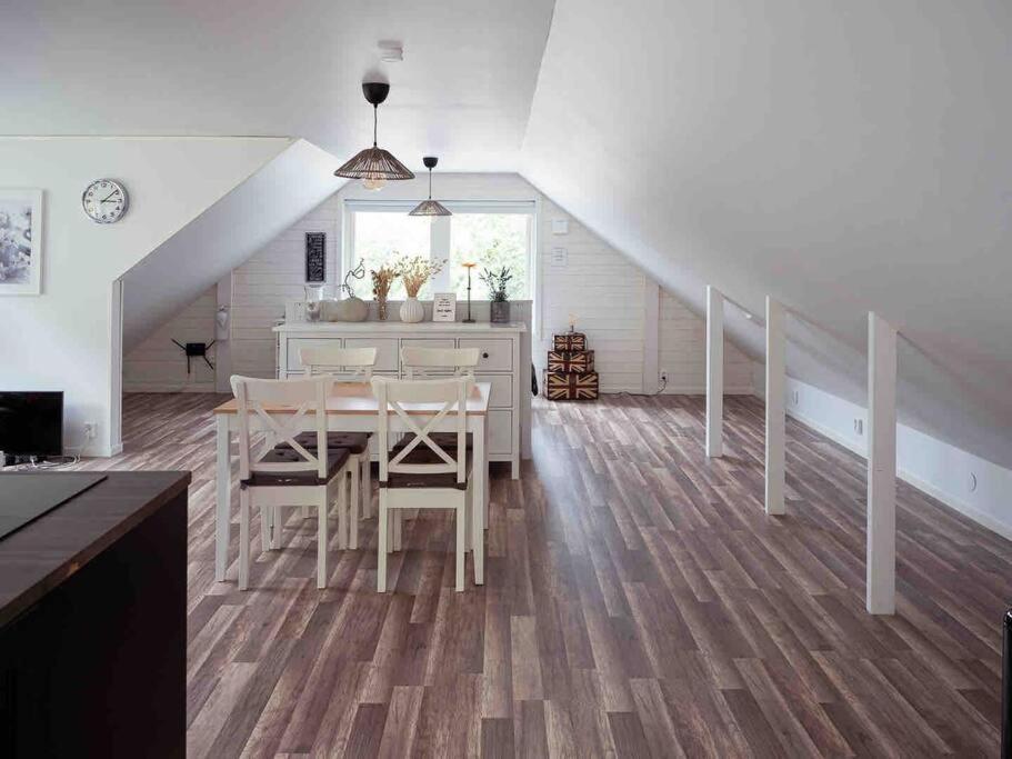 A Lovely Bright Apartment With It'S Own Entrance คุงส์บักกา ภายนอก รูปภาพ