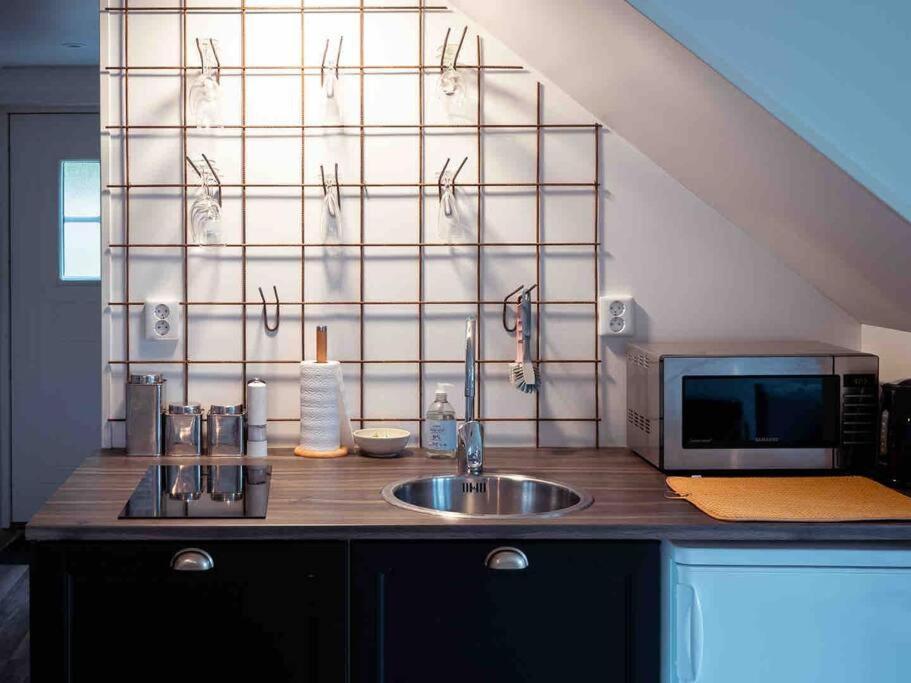 A Lovely Bright Apartment With It'S Own Entrance คุงส์บักกา ภายนอก รูปภาพ